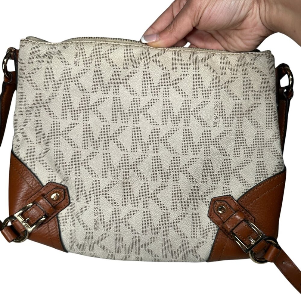Michael Kors Medium FALLON Messenger Bag Vanilla Acorn - Picture 3 of 16